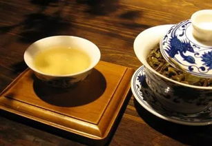 成都的天气，是泡在茶碗里的